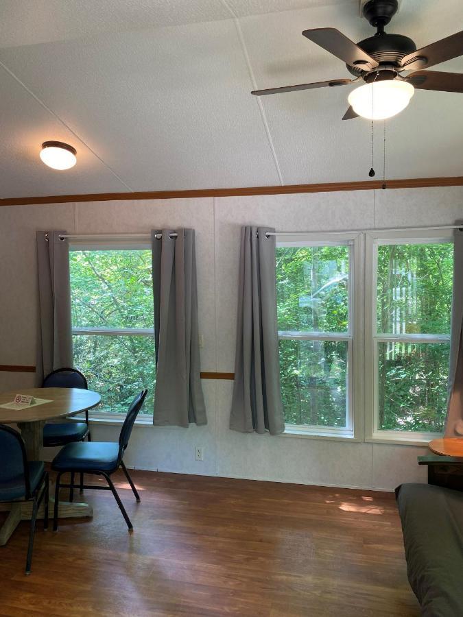 The Vintage Rv'S At Wilderness Presidential Camp Resort By Tripforth Spotsylvania Exterior photo